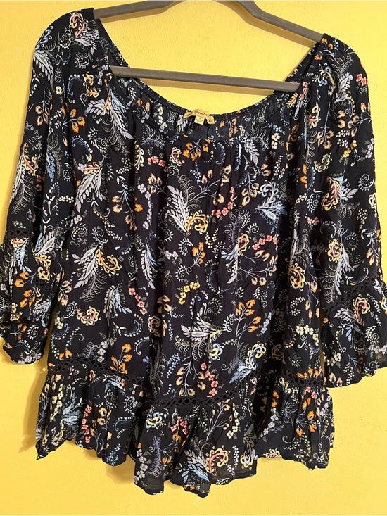 Democracy Tops - Democracy Black Floral Peasant Blouse with Ruffle Hem